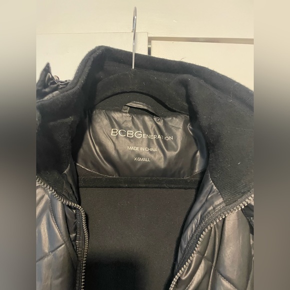 BCBGeneration Quilted Black Puffer Jacket Sz XS - Picture 5 of 13